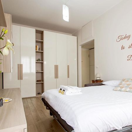 Lorenteggio Studio Apt Milan Exterior photo