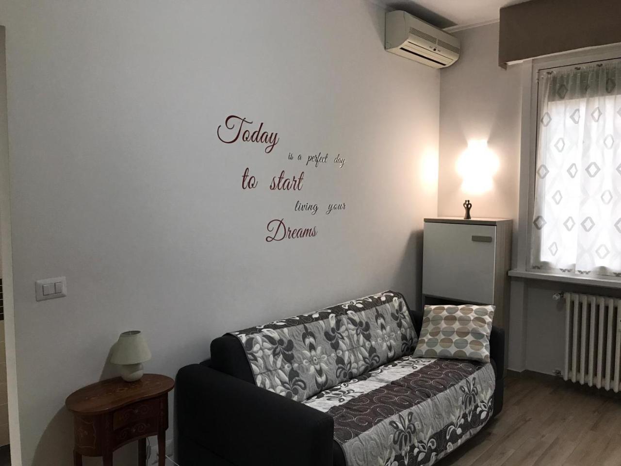 Lorenteggio Studio Apt Milan Exterior photo